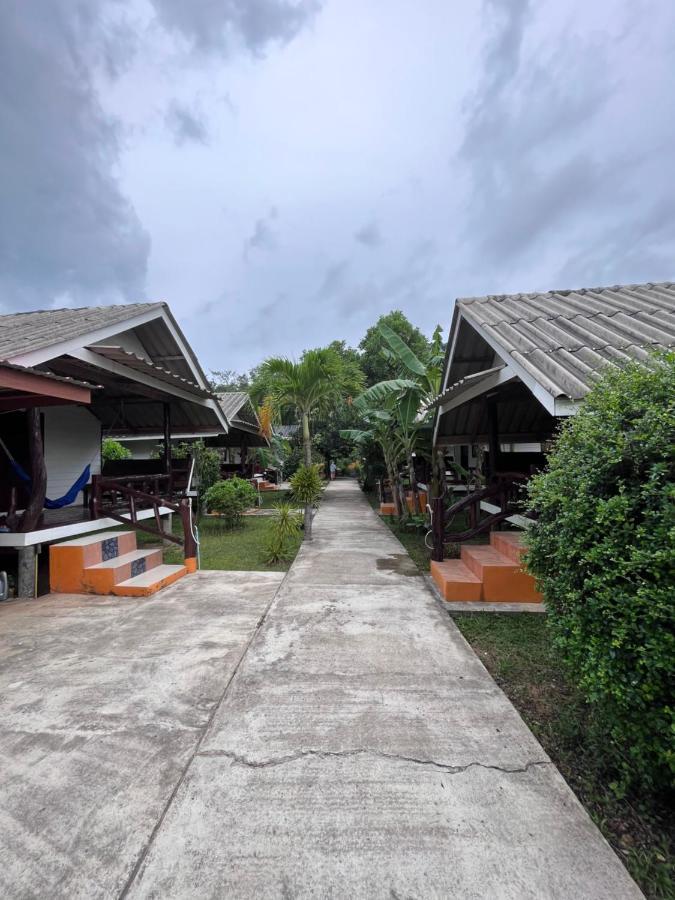 Pyramid Bungalow Hotel Ban Laem Sai Exterior foto